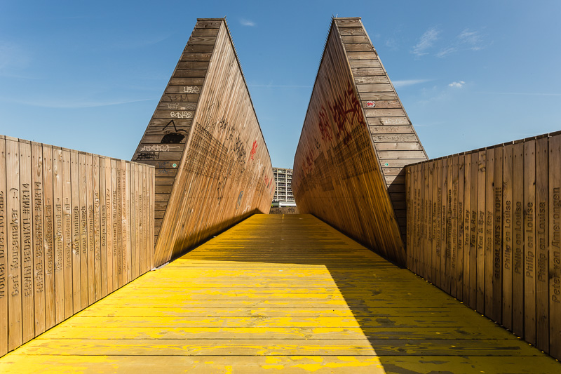 Luchtsingel bridge, regeneration in Rotterdam.